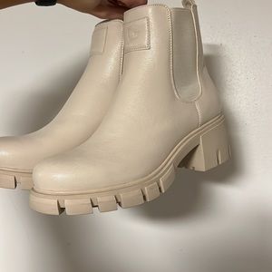 Guess boots